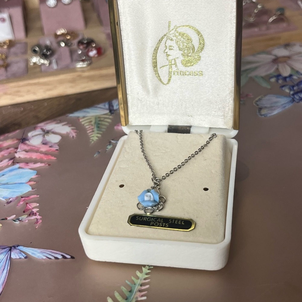 Vintage Blue flower Necklace in box Princess Silver